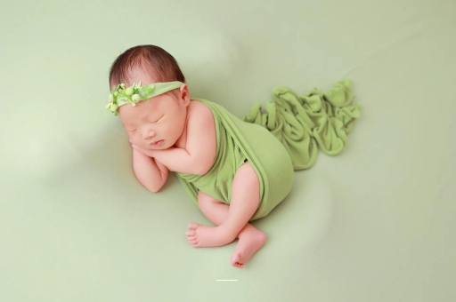 莱州宝宝拍嗝吐奶